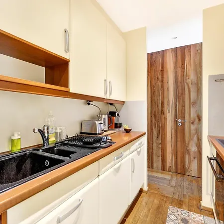 Apartment Quartier Arc De Triomphe 2 Bedroom With Netflix Paris