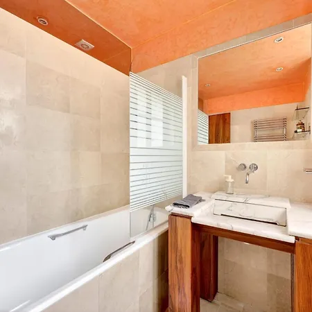 Quartier Arc De Triomphe 2 Bedroom With Netflix Apartment Paris