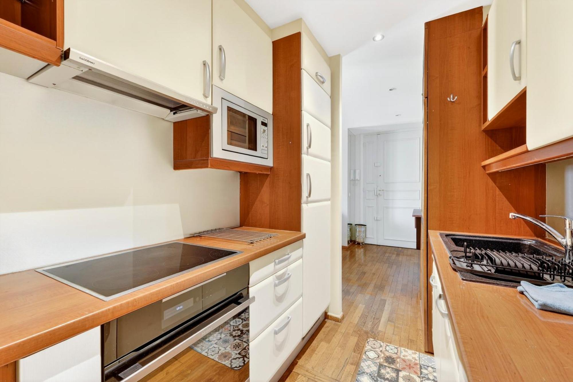 Apartment Quartier Arc De Triomphe 2 Bedroom With Netflix